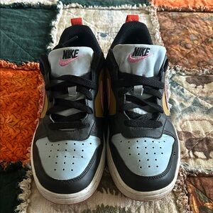 Nike Kids Low-Top Sneakers in Light Blue, Black, Pink and Yellow